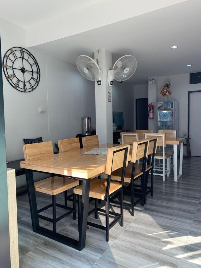 Youniverse Homestay Чиангмай Екстериор снимка